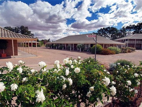 Standpipe Golf Motor Inn - New South Wales Tourism  4