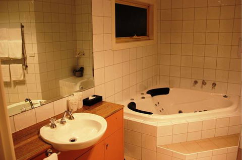 Sunshine Motor Inn - New South Wales Tourism  9