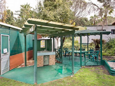 Acclaim Pine Grove Holiday Park - New South Wales Tourism  6