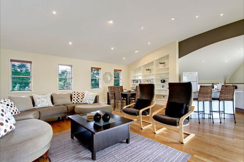 A Summer Cottage - New South Wales Tourism  197