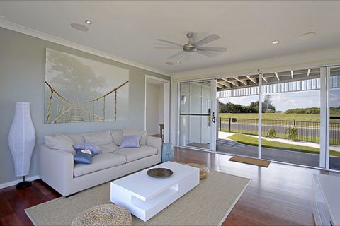 A Summer Cottage - New South Wales Tourism  280