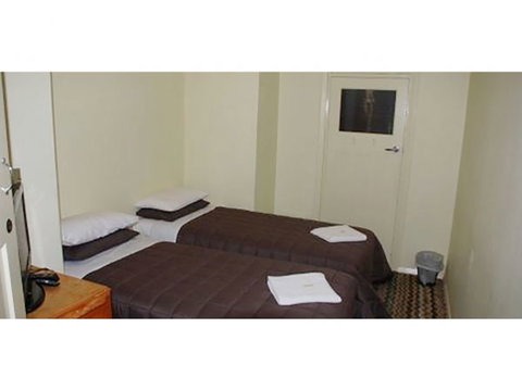 Capertee Royal Hotel - New South Wales Tourism  6