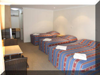 Tenterfield Tavern & Motor Inn - New South Wales Tourism  0