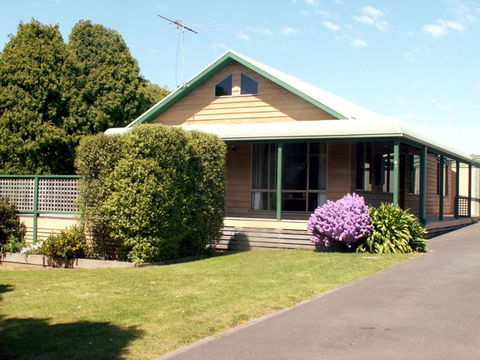 The Black Dolphin - New South Wales Tourism  0