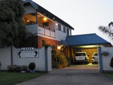 The Black Dolphin - New South Wales Tourism  4