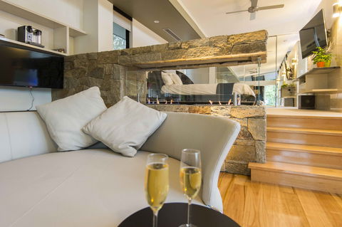 The Feathered Nest - Luxury Wildlife Retreat - New South Wales Tourism  0