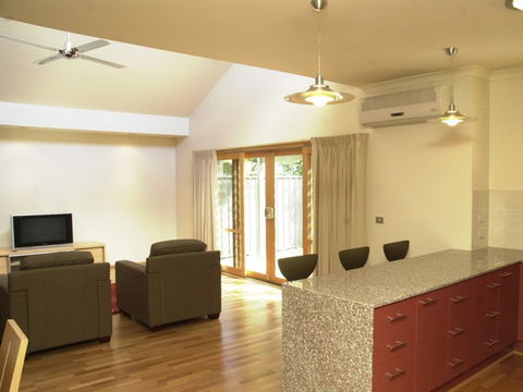The Lakes Apartments - New South Wales Tourism  2