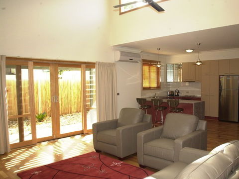 The Lakes Apartments - New South Wales Tourism  4