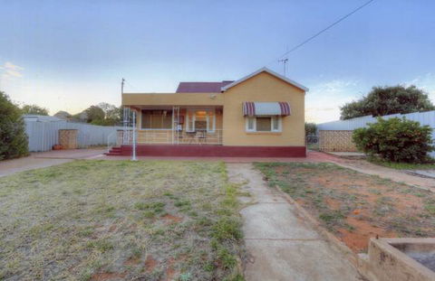 The Lodge Outback Motel - New South Wales Tourism  6