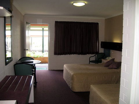 The Vines Motel & Cottages - New South Wales Tourism  2