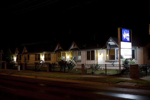 Tudor House Motel - New South Wales Tourism  1