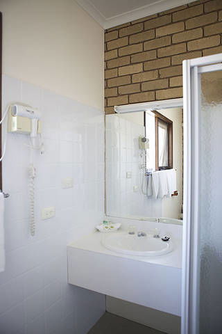 Tudor House Motel - New South Wales Tourism  2