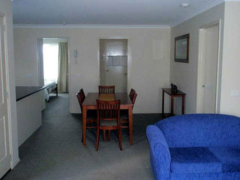 Victoria Lodge Motor Inn & Serviced Apartments - New South Wales Tourism  1