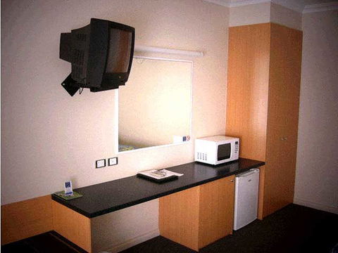 Victoria Lodge Motor Inn & Serviced Apartments - New South Wales Tourism  3