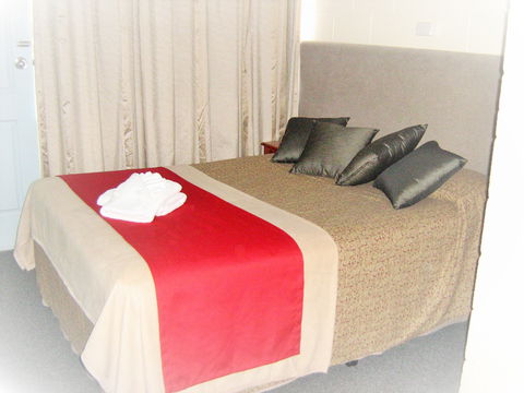 Warren Motor Inn - New South Wales Tourism  1