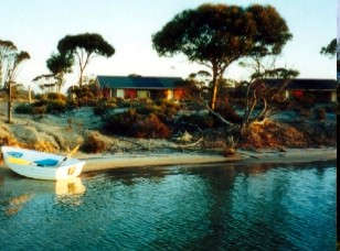 Wave Rock Caravan Park - New South Wales Tourism  0