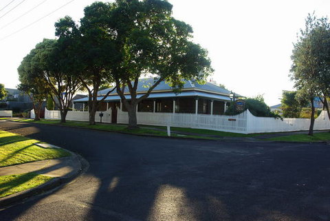 Whalers Cottage B & B - New South Wales Tourism  0