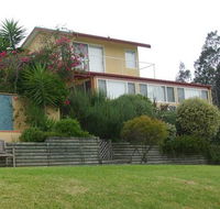 Whitby on Wallis Lakefront Holiday Cottage - New South Wales Tourism 