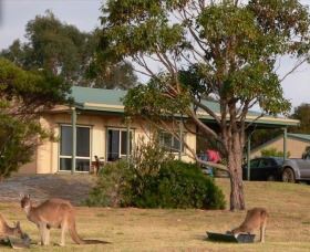 Riverside Retreat - New South Wales Tourism  0