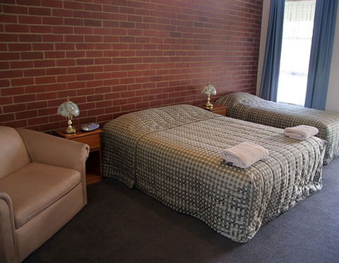 Mansfield Travellers Lodge Motel And Backpackers - New South Wales Tourism  2