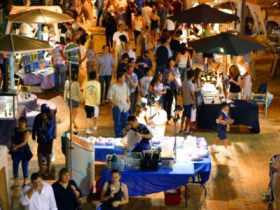 Surfers Paradise Beachfront Markets - New South Wales Tourism  0