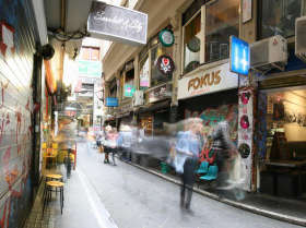 Melbourne By Foot - New South Wales Tourism  0