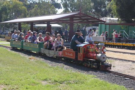 Altona Miniture Railway - New South Wales Tourism  0