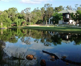 Lake House Gallery - New South Wales Tourism  0