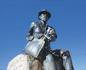 Paddy Hannans Statue - New South Wales Tourism  0
