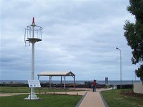 Turnbull Park, Centenary Park And Foreshore - New South Wales Tourism  0