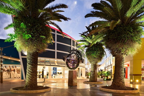 Harbour Town Outlet Shopping Centre - New South Wales Tourism  0