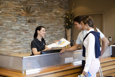 Harbour Town Outlet Shopping Centre - New South Wales Tourism  2