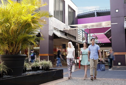 Harbour Town Outlet Shopping Centre - New South Wales Tourism  3