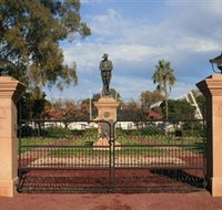 Dalby War Memorial and Gates - New South Wales Tourism 