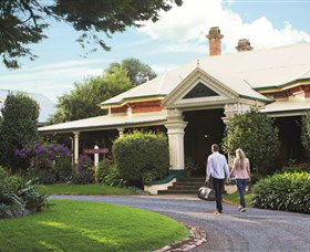 Historical Walk Through Russell Street - New South Wales Tourism  0