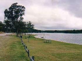 Storm King Dam - New South Wales Tourism  0