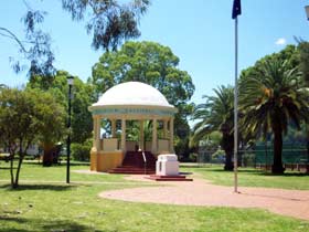 Kingaroy Memorial Park - New South Wales Tourism  0