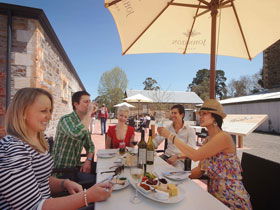 Johnston Oakbank Cellar Door - New South Wales Tourism  0