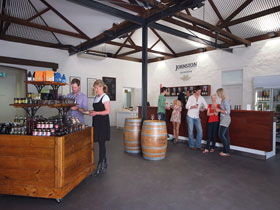 Johnston Oakbank Cellar Door - New South Wales Tourism  1