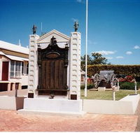 Gayndah War Memorial - New South Wales Tourism 