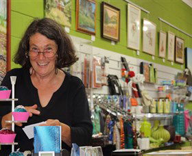 Artists On Parade Art Gallery - New South Wales Tourism  0