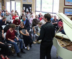 Artists On Parade Art Gallery - New South Wales Tourism  2