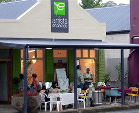 Artists On Parade Art Gallery - New South Wales Tourism  1
