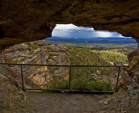 Hassans Walls Lookout - New South Wales Tourism  0