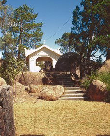 Stanthorpe Soldiers Memorial - New South Wales Tourism  1