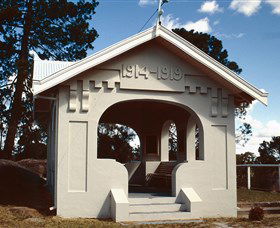 Stanthorpe Soldiers Memorial - New South Wales Tourism  0