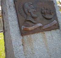 Thunderbolt's Statue and Constable Walker Memorial - New South Wales Tourism 