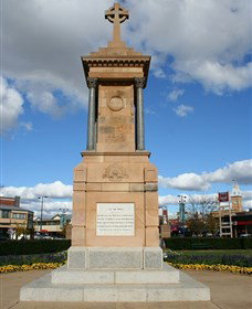 Warwick War Memorial And Gates - New South Wales Tourism  1