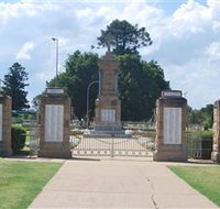 Warwick War Memorial and Gates - New South Wales Tourism 