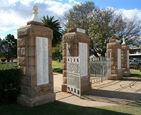 Warwick War Memorial And Gates - New South Wales Tourism  2